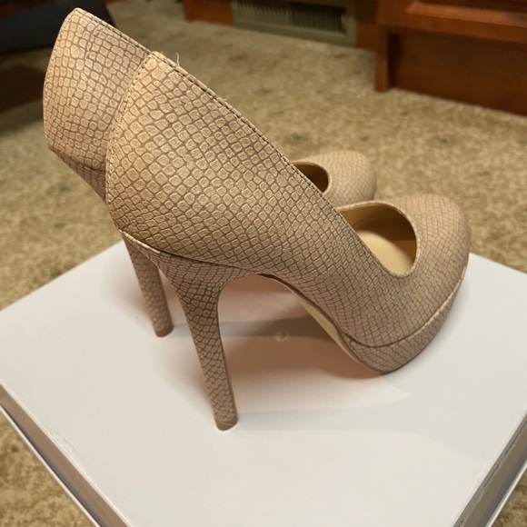 Brand new Colin Stuart heels with platform. - Picture 4 of 9